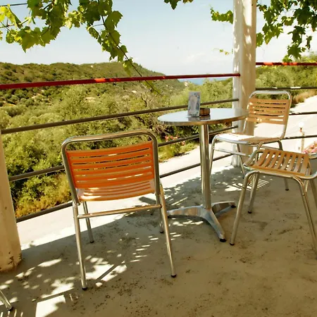 Hotel Politia Áyios Nikítas