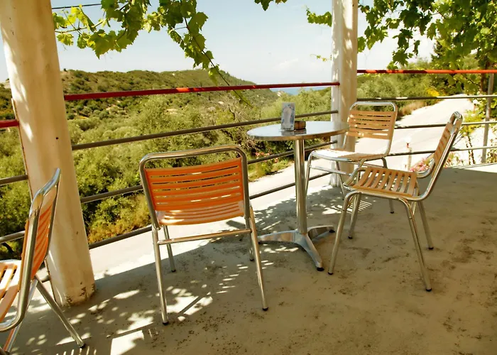 Hotel Politia Áyios Nikítas